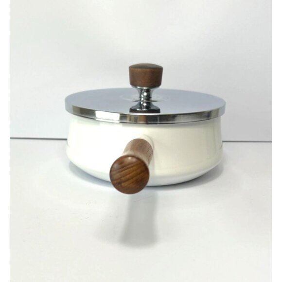 Dansk Købenstyle White Enameled Carbon Steel Saucepan With Lid Wooden Handle 2Qt - Picture 5 of 11